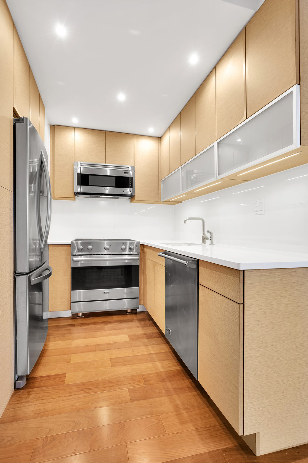 155 East 38th Street, Unit 17D Manhattan, NY 10016 - Photo 3 of 8