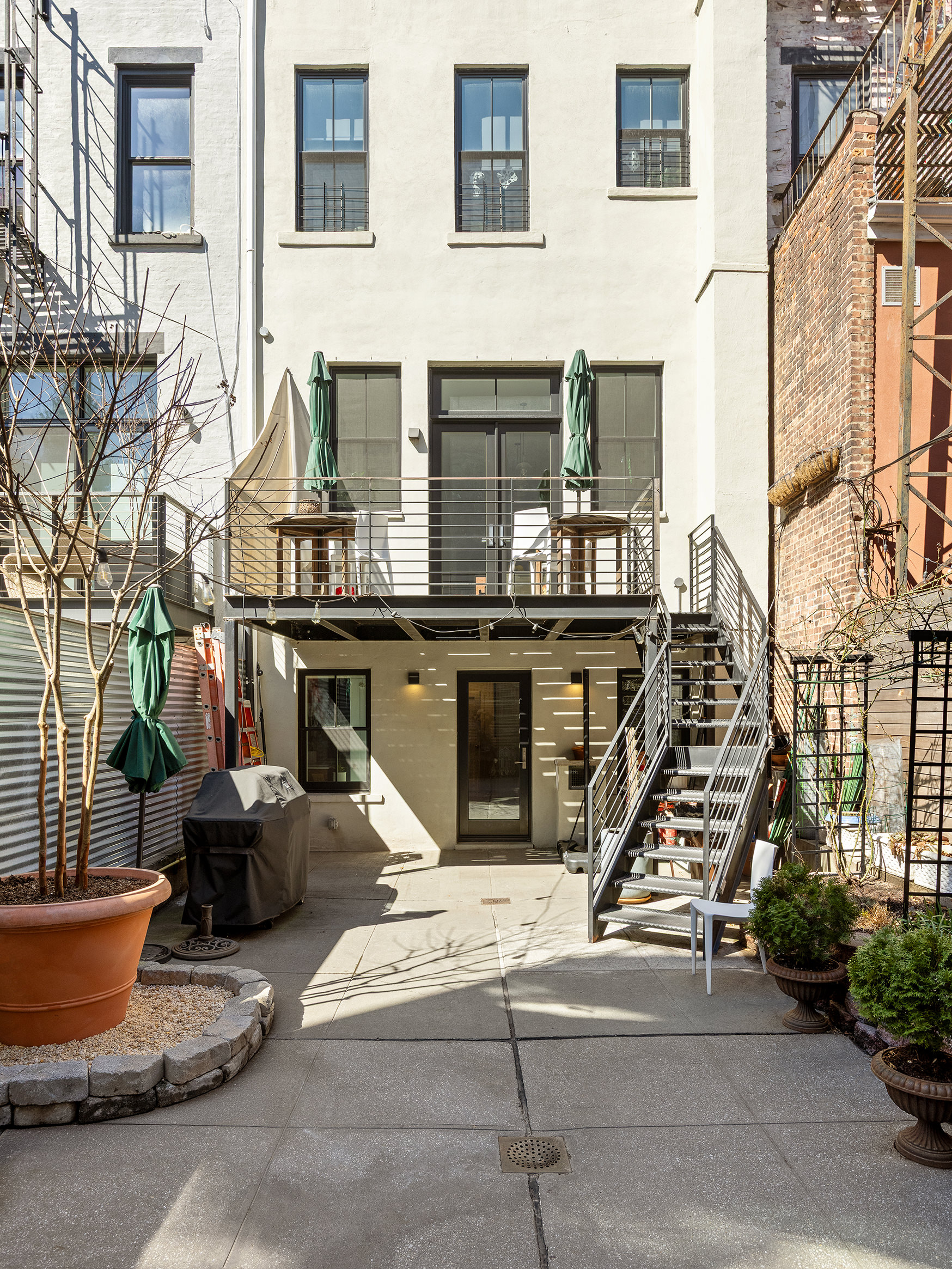 429 Clinton Street, Unit 1 Brooklyn, NY 11231 - Photo 15 of 21 a view of a building with sitting area