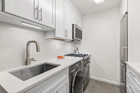 $715,000 | 2025 Broadway, Unit 5K | Upper West Side