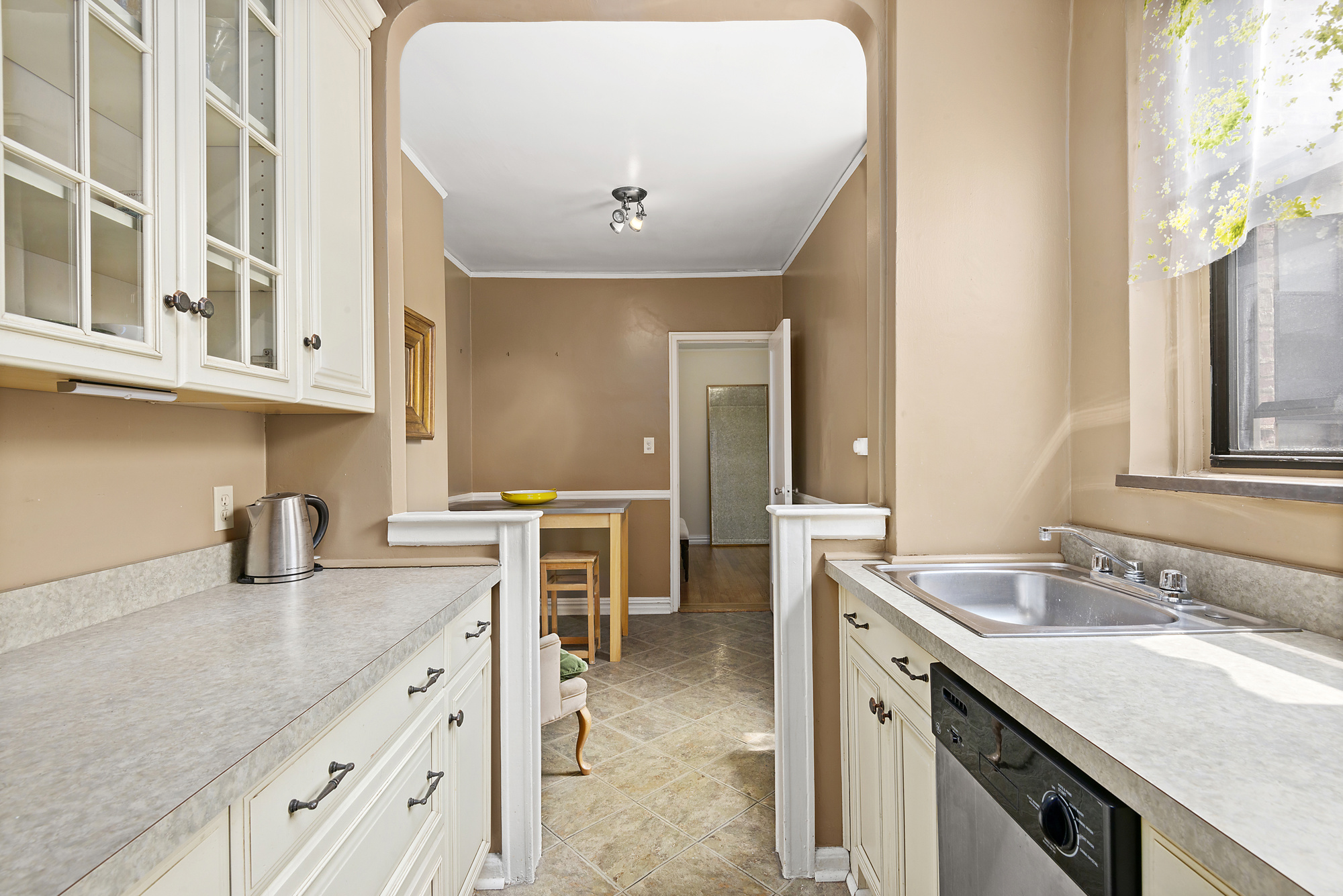 736 West 186th Street, Unit 6J Manhattan, NY 10033 - Photo 5 of 7 Gallery Image 5