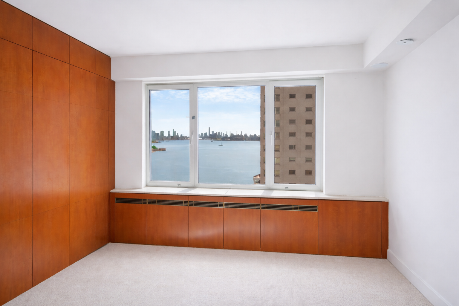 25 Sutton Place South, Unit 8G Manhattan, NY 10022 - Photo 12 of 22 an empty room with window