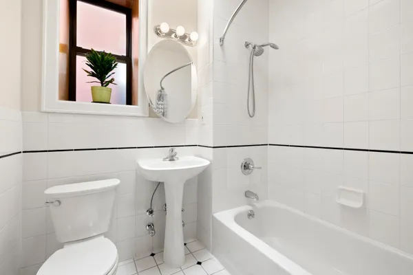 $950,000 | 370 St Nicholas Avenue, Unit PH5B | Central Harlem
