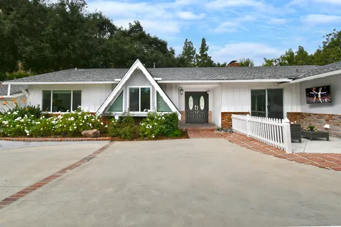 $2,599,000 | 4053 Harclare Lane, Encino, CA 91436