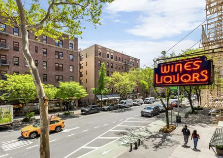 $895,000 | 459 Hudson Street, Unit 2A | West Village