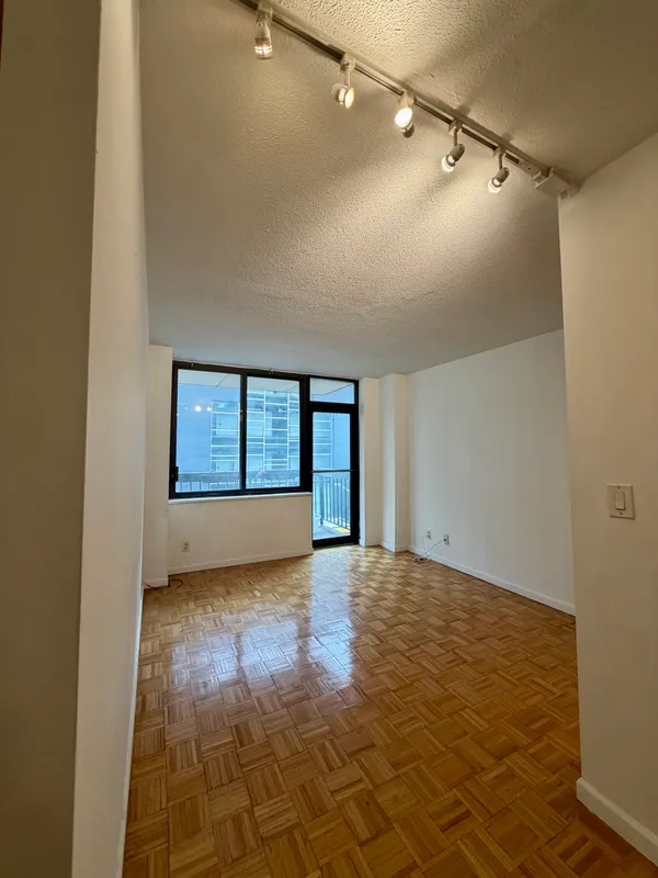 $4,800 | 403 East 62nd Street, Unit 3D | Lenox Hill
