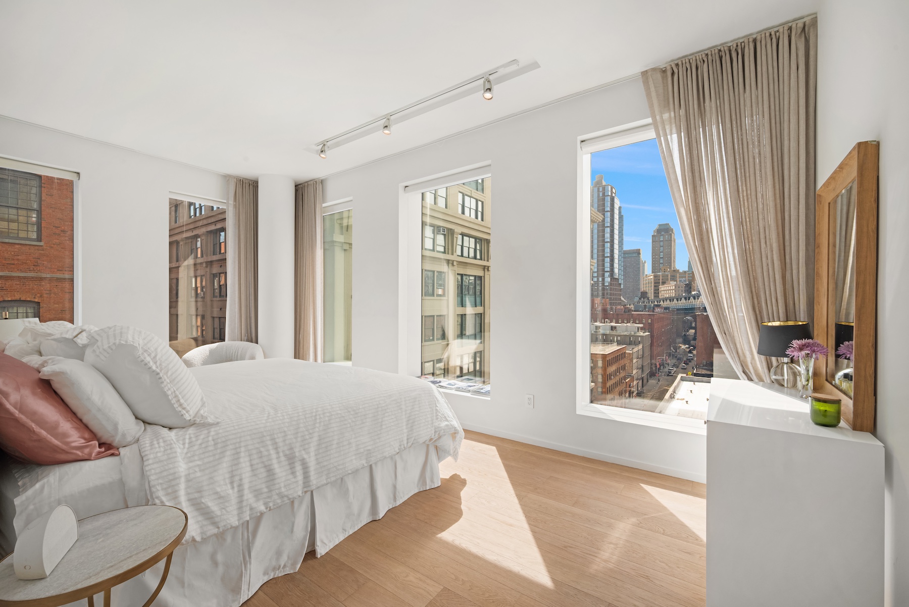 1 John Street, Unit 9D Brooklyn, NY 11201 - Photo 12 of 20 a bedroom with a large bed and a large window
