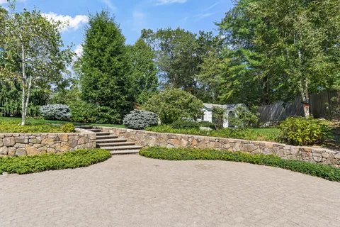 $4,150,000 | 33 Hundreds Circle, Wellesley Hills, MA 02481