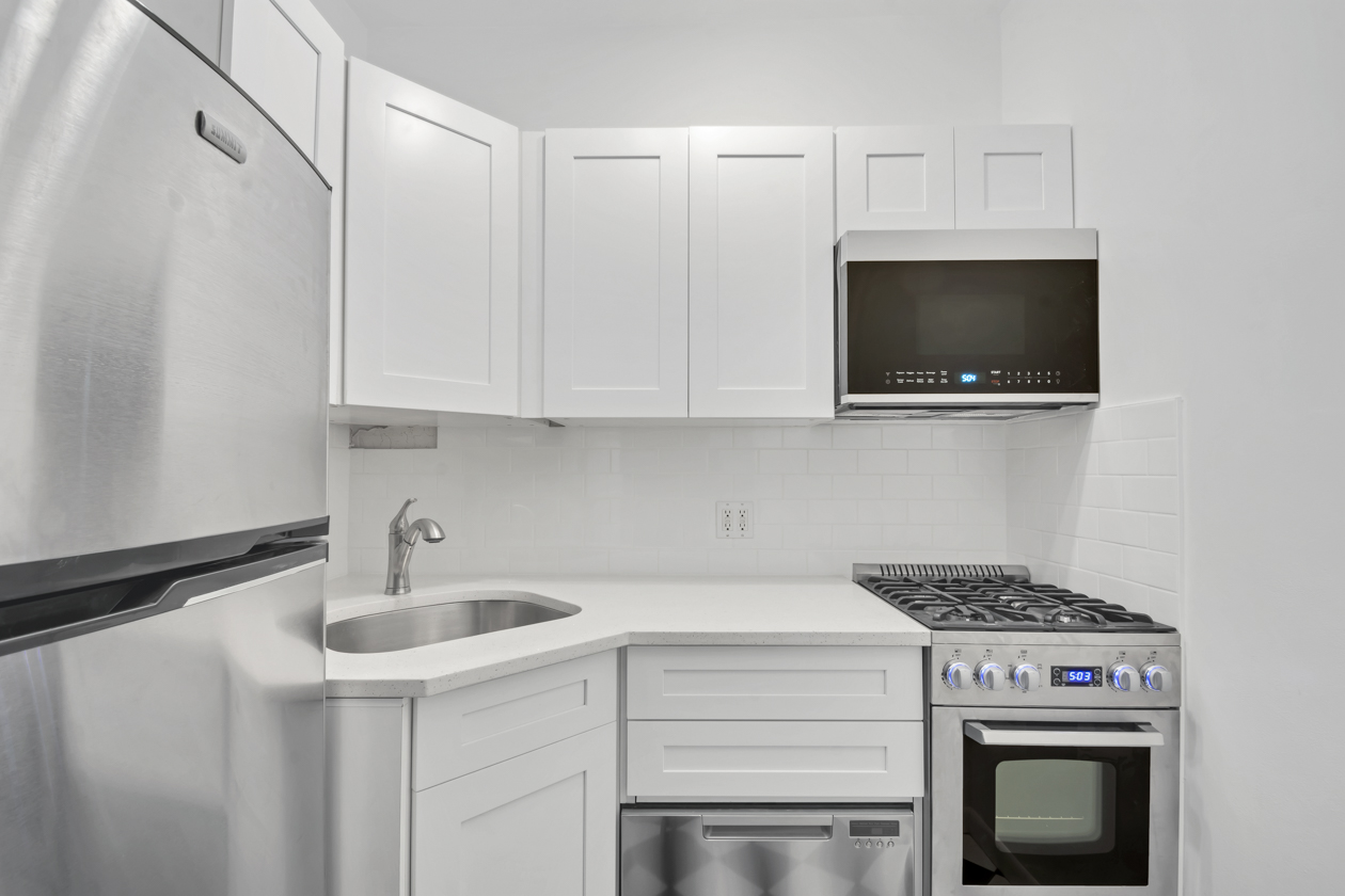 1049 Lexington Avenue, Unit 3 Manhattan, NY 10021 - Photo 3 of 8