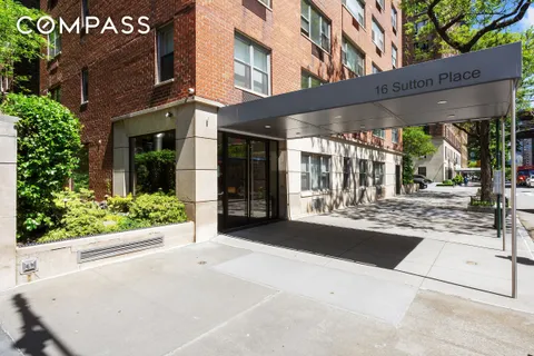 $1,249,000 | 16 Sutton Place, Unit 2B | Sutton Place