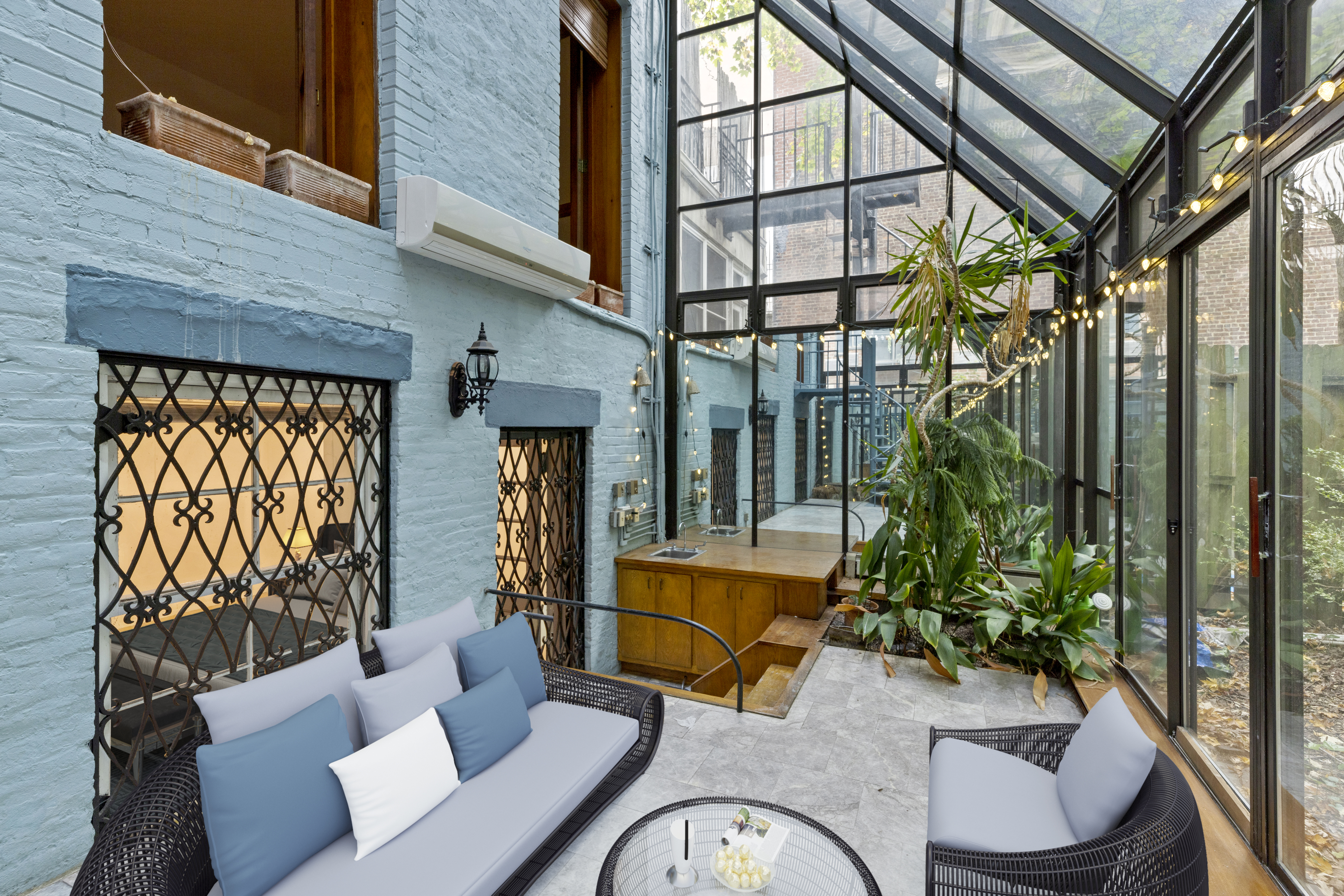 136 East 30th Street, Unit DUPLEX Manhattan, NY 10016 - Photo 9 of 26 a backyard of a house with seating space