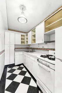$385,000 | 300 East 71st Street, Unit 15D | Lenox Hill