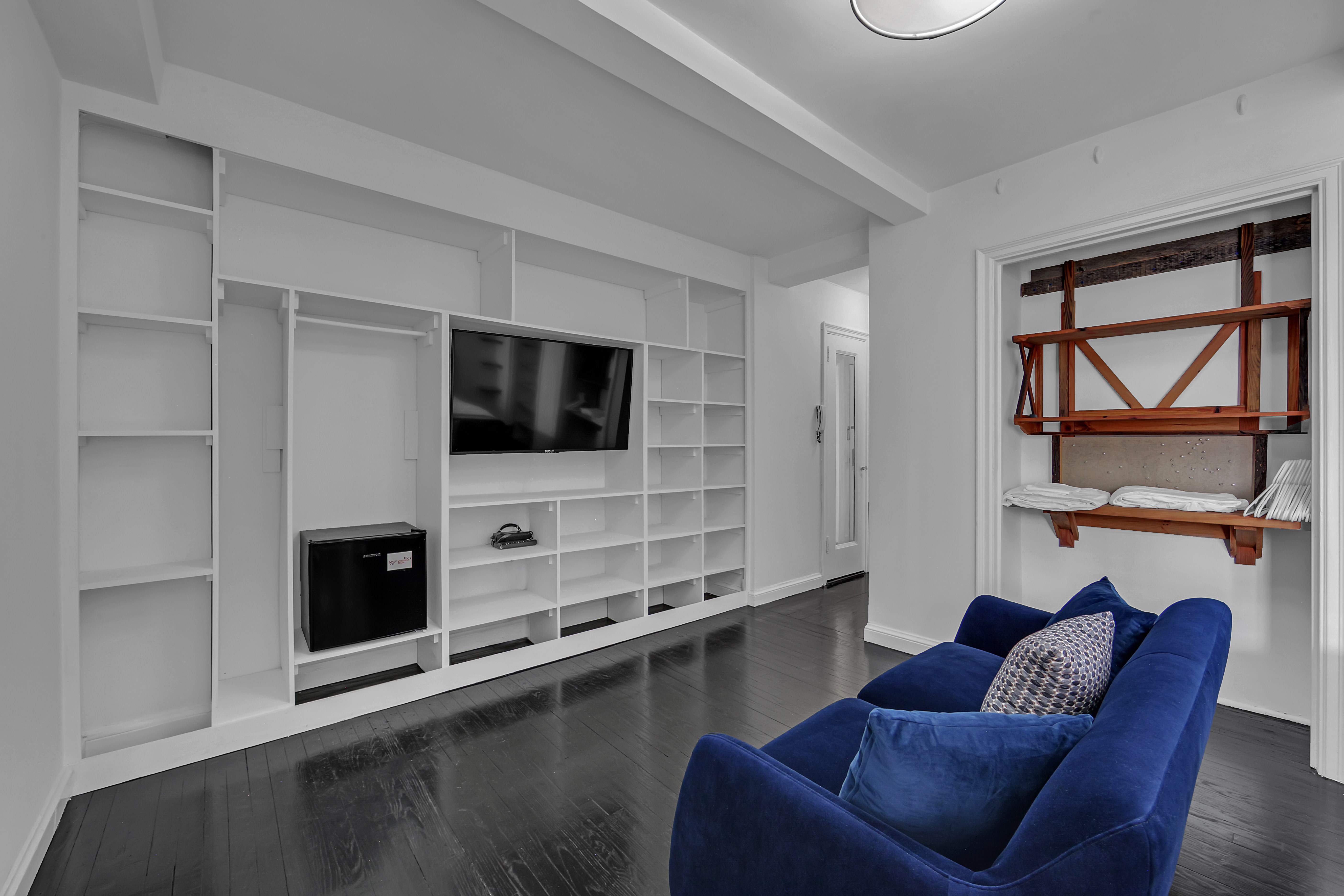 25 Tudor City Place, Unit 1315 Manhattan, NY 10017 - Photo 8 of 16 Gallery Image 8