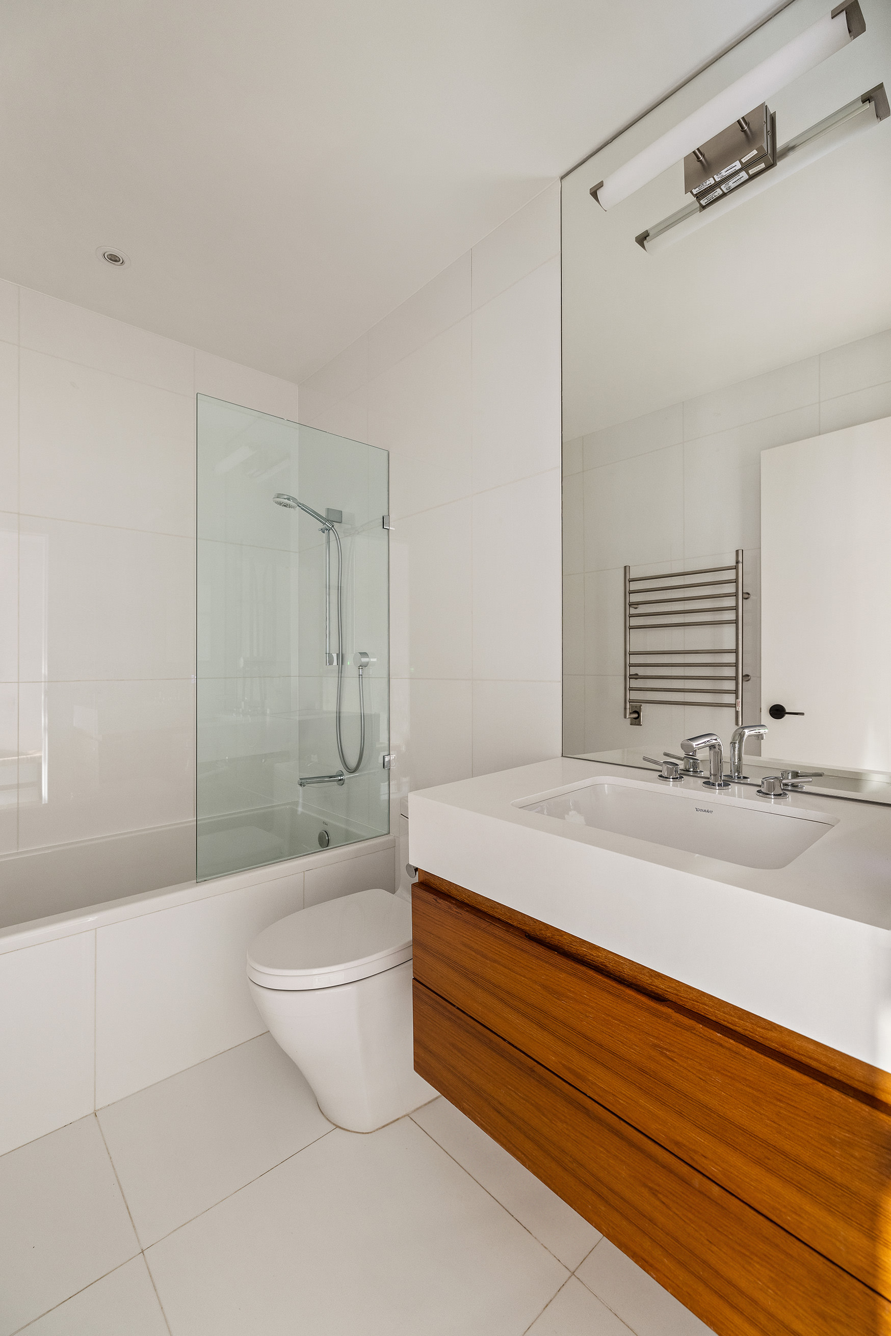 101 Douglass Street, Unit 1 Brooklyn, NY 11231 - Photo 16 of 21 a spacious bathroom with a bathtub and a sink