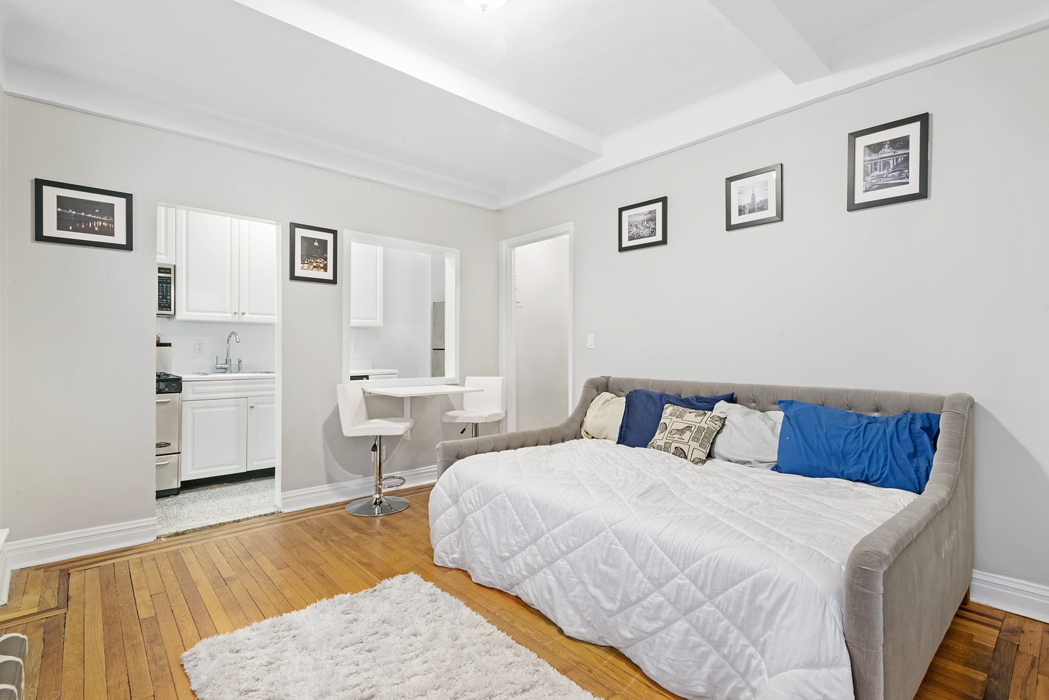 142 East 49th Street, Unit 4D Manhattan, NY 10017 - Photo 2 of 5