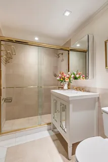 $3,000,000 | 10 East 70th Street, Unit 3A | Lenox Hill