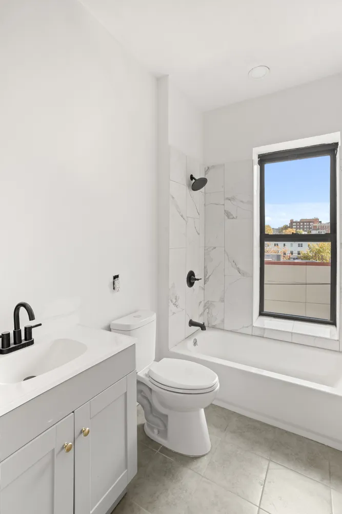 $899,000 | 1042 Hall Place | Foxhurst