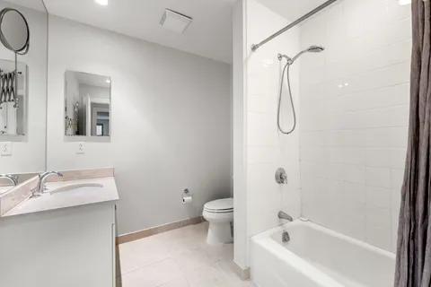 $3,350,000 | 1 Huntington Avenue, Unit 801, Boston, MA 02199