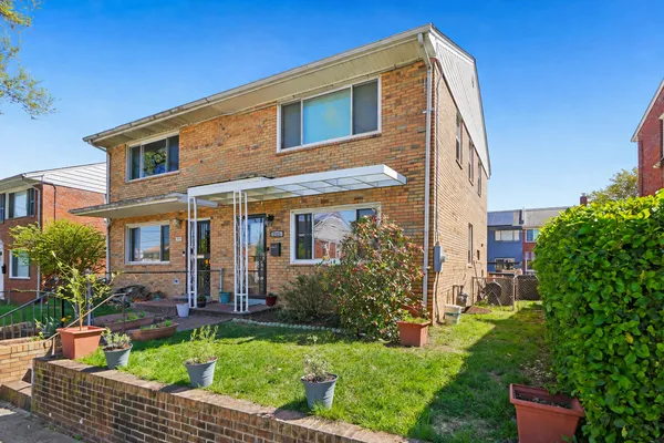 $685,000 | 715 Delafield Street Northeast, Washington, DC 20017