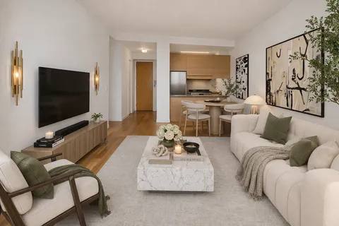 $1,100,000 | 310 West 52nd Street, Unit 18C | Hell's Kitchen