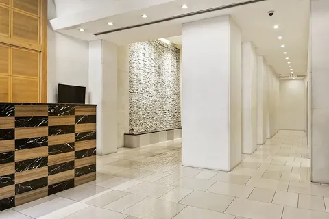 $925,000 | 52 East End Avenue, Unit 12B | Upper East Side