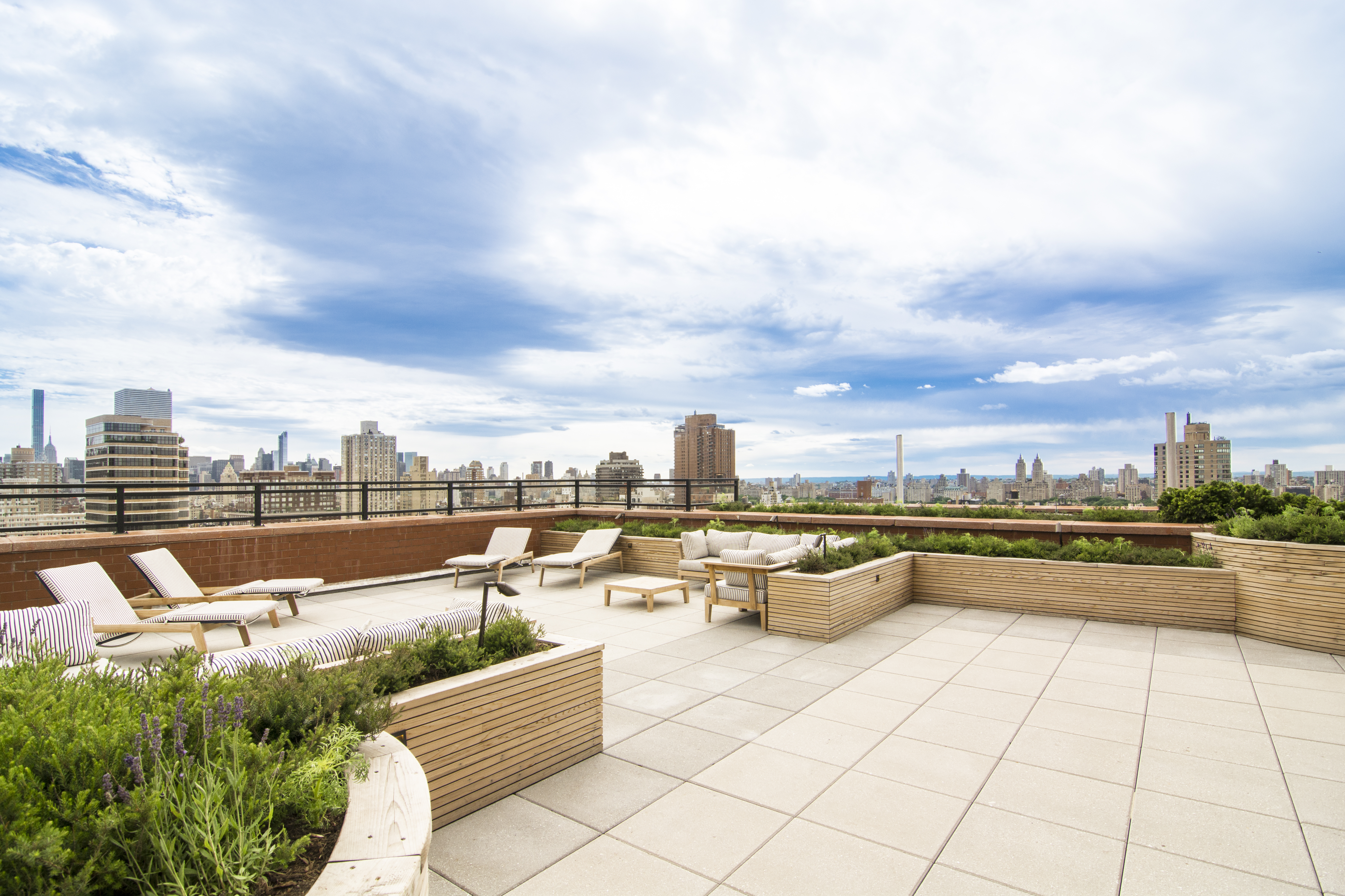 200 East 94th Street, Unit 2915 Manhattan, NY 10128 - Photo 20 of 21