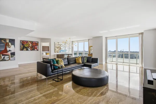 $2,500,000 | 50 Biscayne Boulevard, Unit 2510, Miami, FL 33132