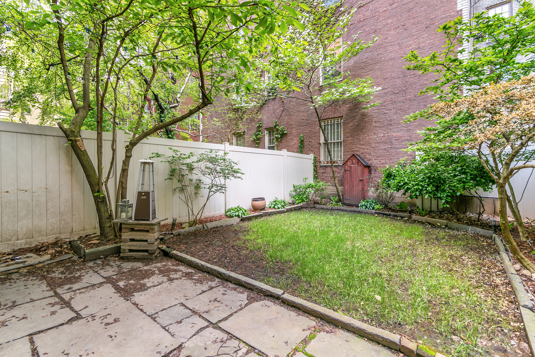 54 Jane Street Manhattan, NY 10014 - Photo 3 of 26 a backyard of a house with lots of green space