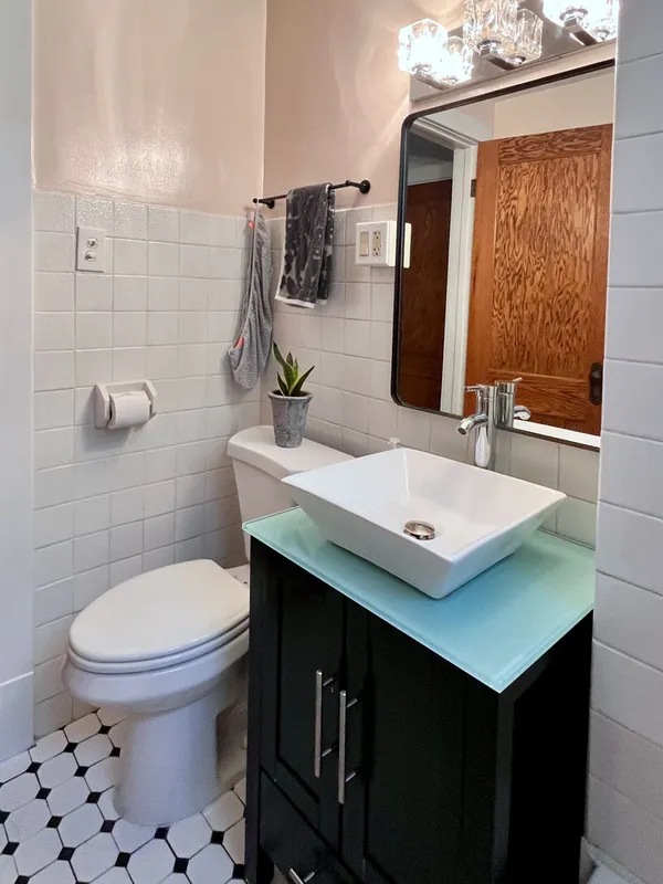 $1,200,000 | 2020 West Waveland Avenue, Chicago, IL 60618