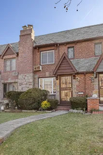 $850,000 | 77-09 82nd Street | Glendale