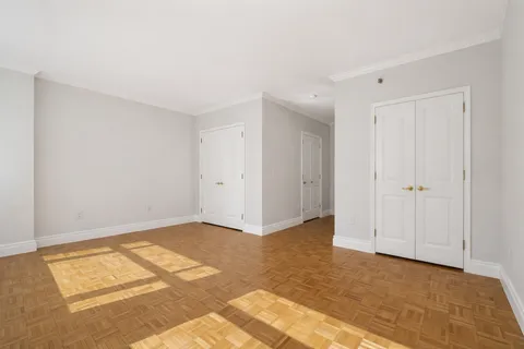 $665,000 | 404 East 76th Street, Unit 2O | Lenox Hill