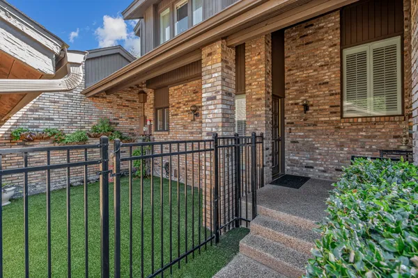 $475,000 | 2129 Fountain Square Drive, Fort Worth, TX 76107