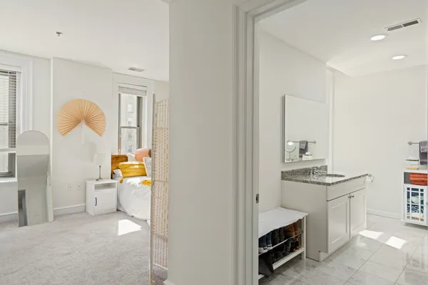 $500,000 | 1811 Chestnut Street, Unit 707, Philadelphia, PA 19103