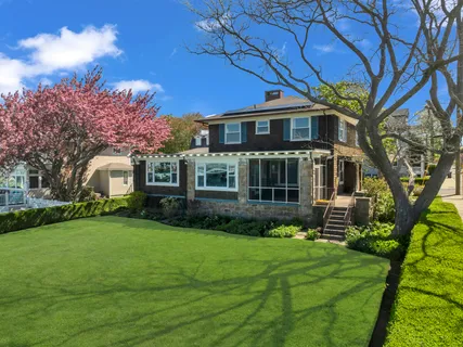 $3,000,000 | 4 Van Zandt Avenue, Newport, RI 02840