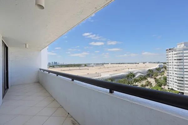 $3,000 | 1775 Washington Avenue, Unit 11D, Miami Beach, FL 33139