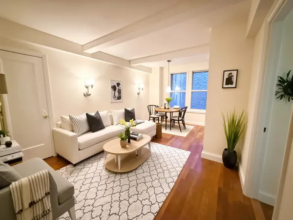 $3,995 | 309 West 57th Street, Unit 906 | Hell's Kitchen
