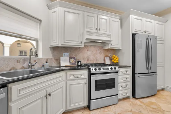 $1,195,000 | 10364 Almayo Avenue, Unit 305, Los Angeles, CA 90064