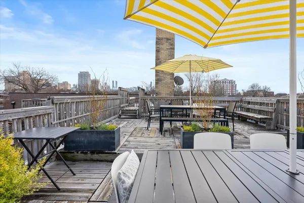 $1,200,000 | 457 West Fullerton Parkway, Unit 2W, Chicago, IL 60614