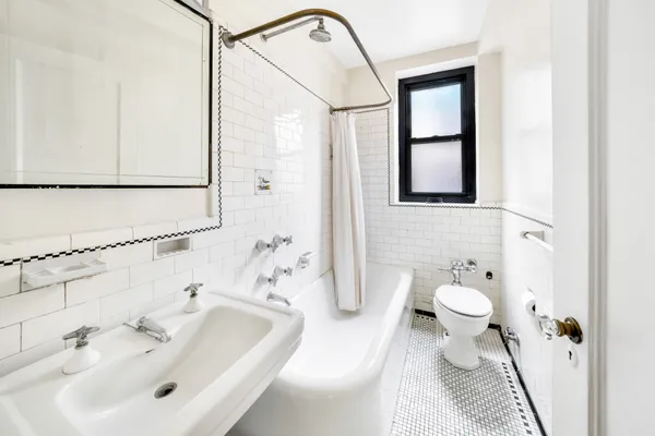 $800,000 | 235 East 22nd Street, Unit 12T | Gramercy