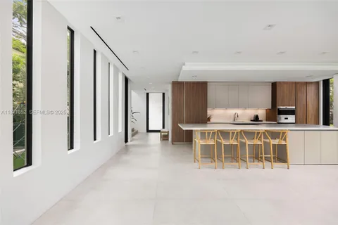 $6,350,000 | 5630 Pine Tree Drive, Miami Beach, FL 33140