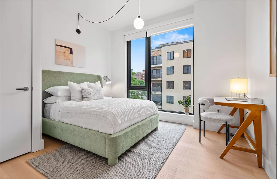 218 Front Street, Unit 231 Brooklyn, NY 11201 - Photo 8 of 35 a bedroom with a bed and a chandelier