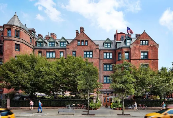 $3,995,000 | 500 West 21st Street, Unit 2G | Chelsea