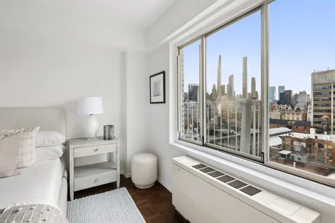 $950,000 | 1160 3rd Avenue, Unit PHB | Lenox Hill