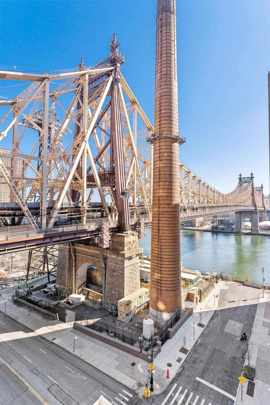 40 Sutton Place, Unit 10M Manhattan, NY 10022 - Photo 5 of 10 a view of a lake with houses
