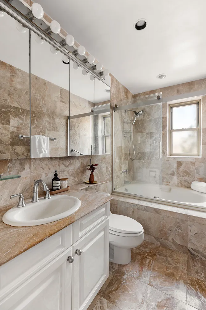 $1,350,000 | 415 East 52nd Street, Unit PHCB | Midtown East