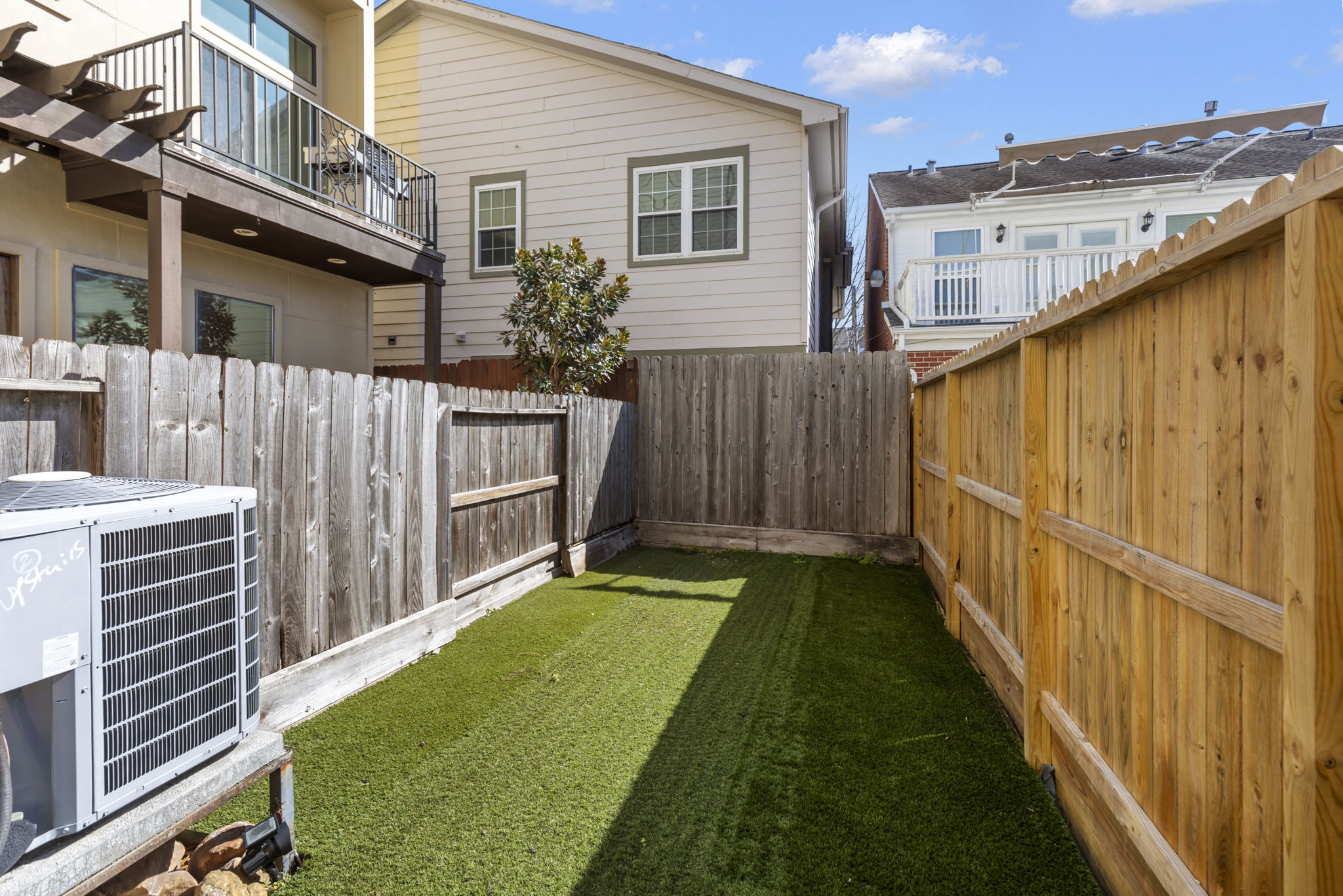 5407 Feagan Street Houston, TX 77007 - Photo 30 of 43 a backyard of a house