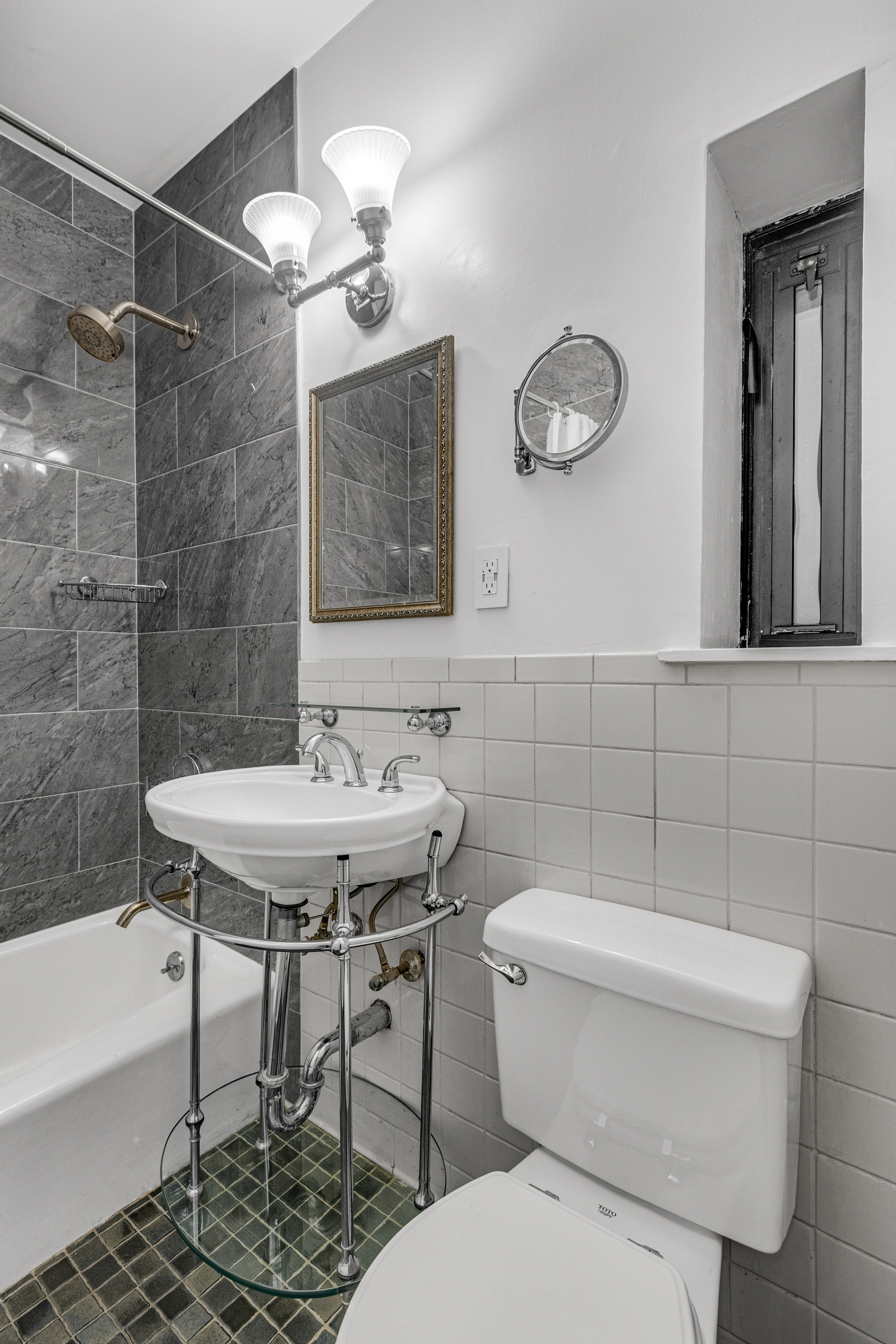 425 West 24th Street, Unit 1F Manhattan, NY 10011 - Photo 6 of 11 Gallery Image 6