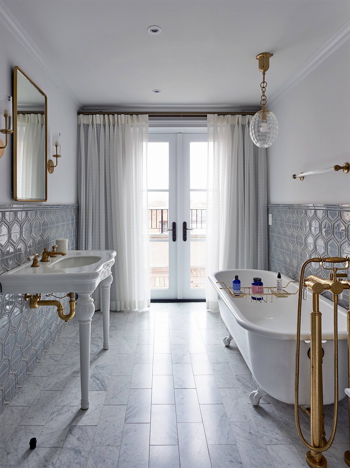 435 Clinton Avenue Brooklyn, NY 11238 - Photo 15 of 27 a very nice looking room with a large window