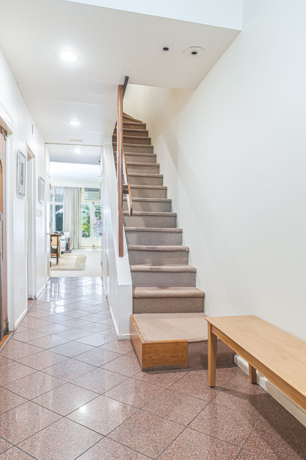 206 East 30th Street Manhattan, NY 10016 - Photo 4 of 21 a view of entryway and hall