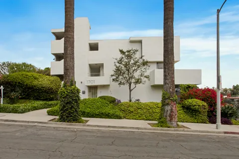 $775,000 | 1701 Clinton Street, Unit 325, Los Angeles, CA 90026