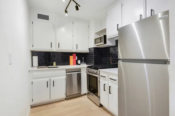 $4,495 | 305 East 24th Street, Unit 11S | Kips Bay